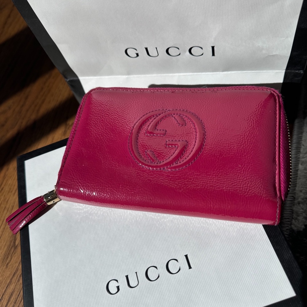 GUCCI Soho Interlocking G Patent Leather Zip Around Wallet Fuchsia Pink 4 X 6